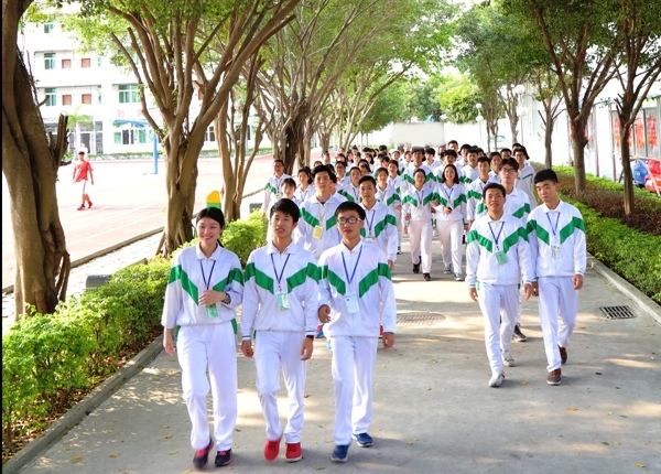 广厦校道.jpg