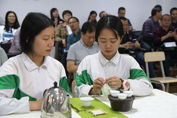 沏茶3.jpg
