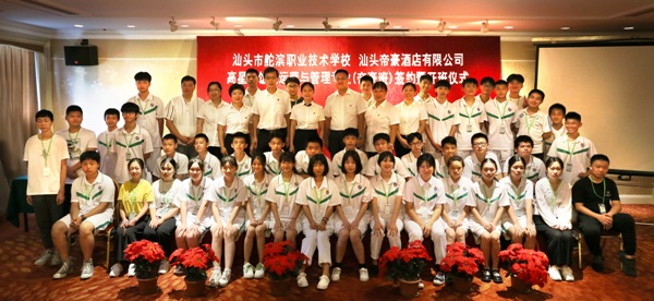 合影.jpg