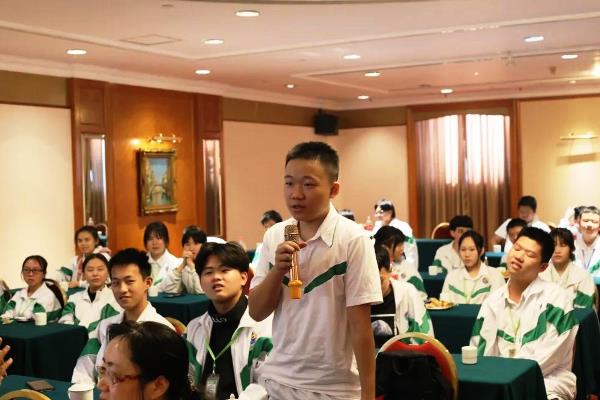 自我介绍（男生1）NEW.jpg